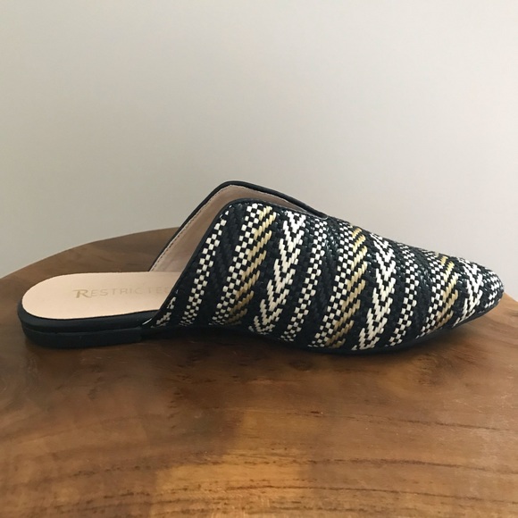 🌟LAST ONE🌟Restricted Black Mules|Textured Woven - Picture 4 of 9
